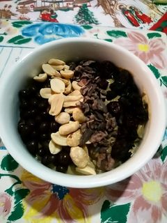 Una foto de Mousse de aguacate 🥑 y chocolate 🍫