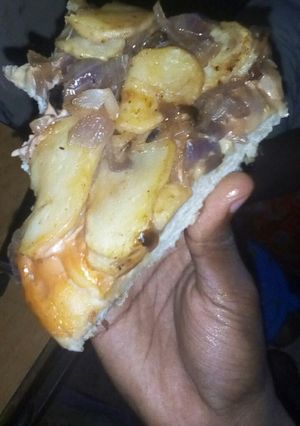 A picture of Uncheesed and meatless pizza.