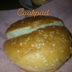 A picture of Daal anda bun kabab karachi street food.