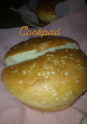 A picture of Daal anda bun kabab karachi street food.
