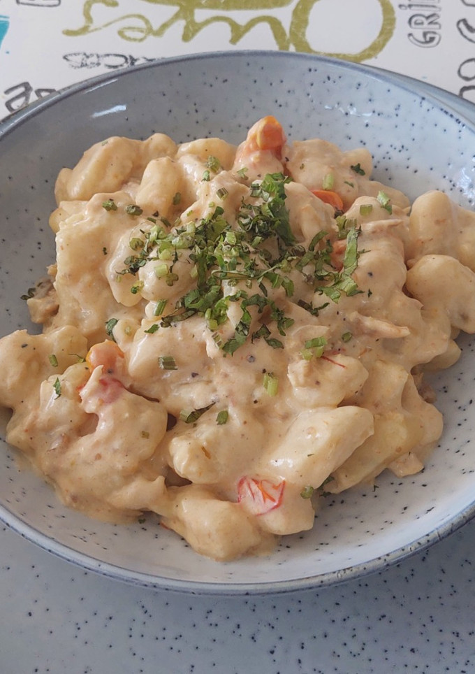 Una foto de Ñoquis de papa con salmón ahumado