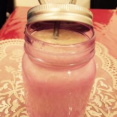 A picture of Apple milk shake.