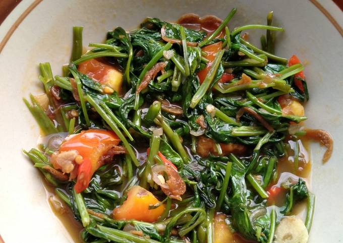 Tumis kangkung sambal terasi rebon