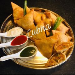 A picture of Homemade potato samosa (Aloo samosa) Vegan & Vegetarian 🍃.
