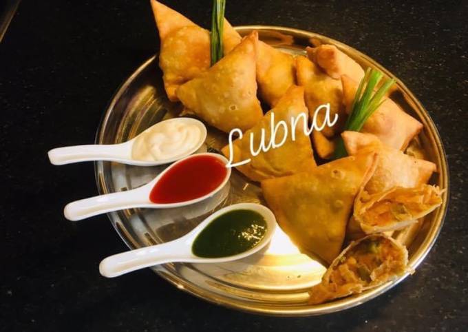 Homemade potato samosa (Aloo samosa) Vegan & Vegetarian ๐