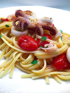 Foto di Linguine con calamari e datterini