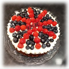 🇬🇧🎂👸Queen's Platinum Jubilee Cake👸🎂🇬🇧 A picture of 🇬🇧🎂👸Queen's Platinum Jubilee Cake👸🎂🇬🇧.