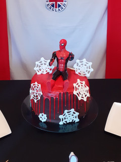 Una foto de Torta spiderman lejos de casa