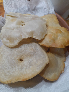 Una foto de Torta frita con la masa que quedó de las empanadas (así nacen)