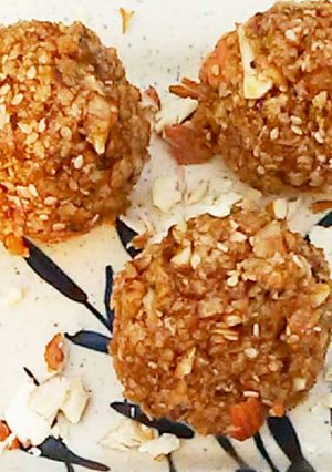 A picture of Choori Ke ladoo.