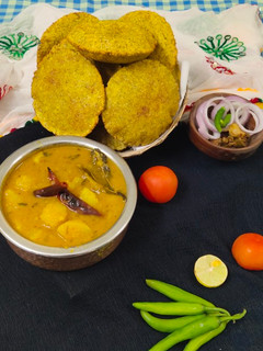 बेड़मी पूरी और आलू की सब्जी (Bedmi Puri aur aloo ki sabzi recipe in Hindi) रेसिपी मुख्य फोटो