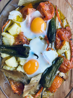 Una foto de Verduritas con huevos al horno