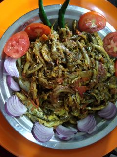 छोटी मछली की चौरचोरी (choti machli ki chorchori recipe in Hindi) रेसिपी मुख्य फोटो