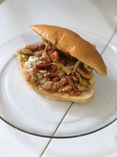 Una foto de Sándwich de pollo ranchero