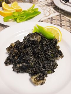 Una foto de Arroz negro con sepia