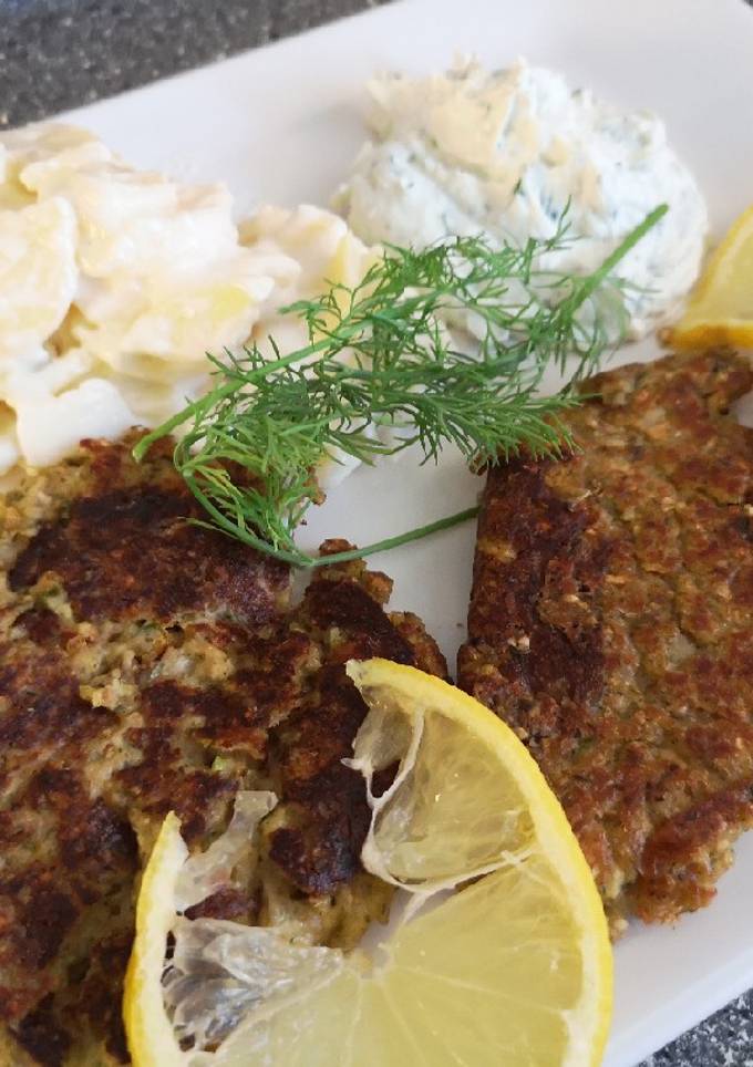 Fisch Frikadellen mit Kartoffelsalat Rezept von Tom Cook - Cookpad