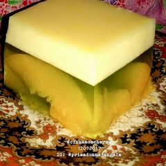 A picture of Peach Jelly with Cream Cheese.