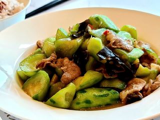 絲瓜雲耳炒肉片