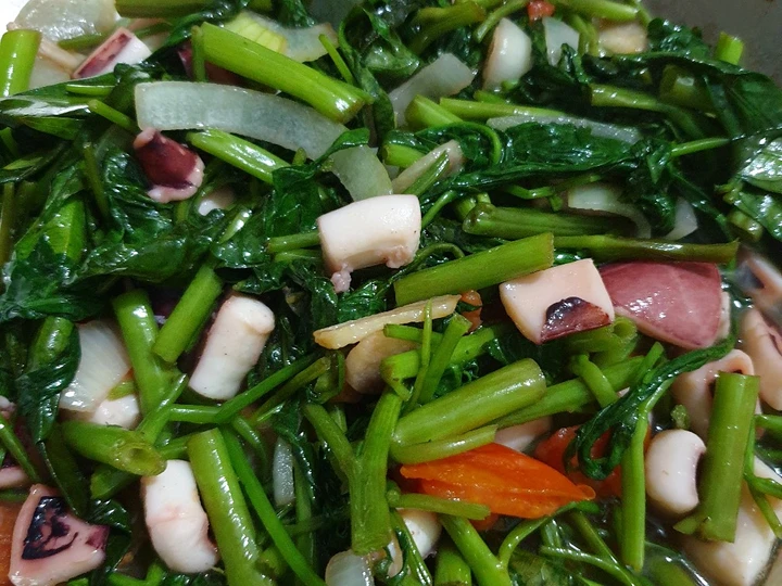 Cara Gampang Menyiapkan Resep Cah kangkung cumi saos tiram yang  Bikin Ketagihan Anti Ribet, Lezat