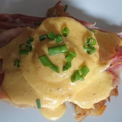A picture of Hollandaise sauce.