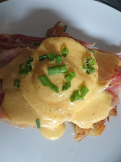 A picture of Hollandaise sauce.