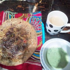A picture of Alo methi ka paratha with podeeny ki chutney.