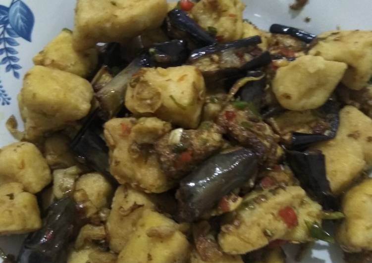 Bagaimana Menyiapkan Tahu terong cabe garam, Enak Banget