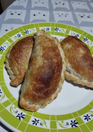 Una foto de Con pollo a la parrilla: 6 empanadas! 😜