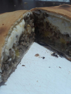 Una foto de Tarta rellena de carne y arroz !!!