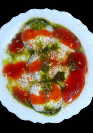 A picture of Dahi Bhalle.