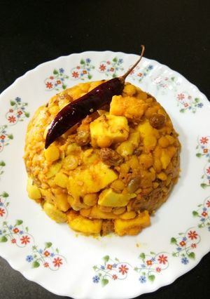 A picture of Chana dal-Paneer Jugalbandi.