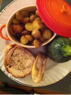 Une photo de Veau farci aux girolles façon rôti courgette et pommes grenaille