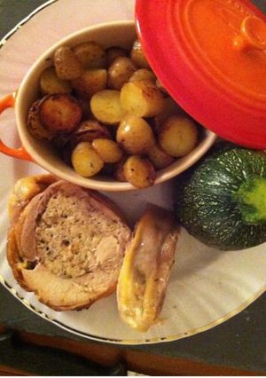 Une photo de Veau farci aux girolles façon rôti courgette et pommes grenaille