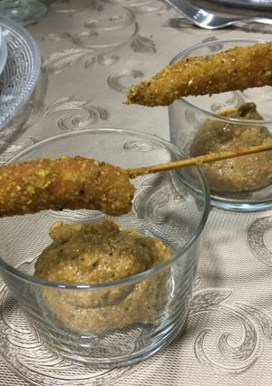 Una foto de Langostinos 🦐 con quicos y romesco para aperitivo de final de año 🎉