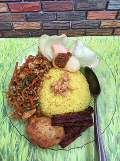 Foto resep Nasi kuning rice cooker