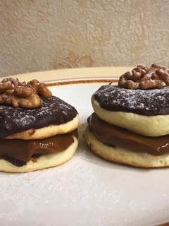 Una foto de Alfajores de maicena facilísimos paso por paso (fécula y harina)