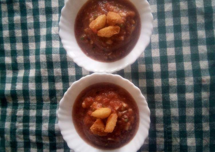 Simple gazpacho with bread croutons