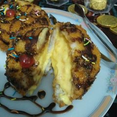 A picture of Fried ice-cream balls.