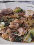 Pollo con pak choi