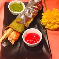 A picture of Spinach roll with paneer fillings.