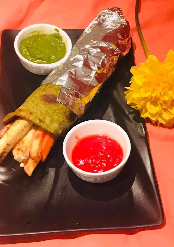 A picture of Spinach roll with paneer fillings.