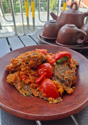 Foto resep Pesmol ikan nila goreng bumbu merah🐟🍅🌶