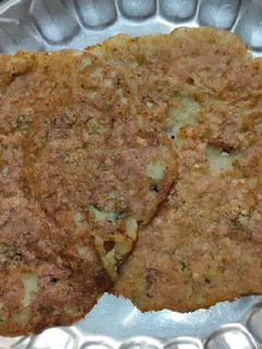 સ્પ્રાઉટેડ મગ ઉત્તપમ (Sprouted moong Uttapam Recipe in Gujarati) રેસીપી મુખ્ય ફોટો