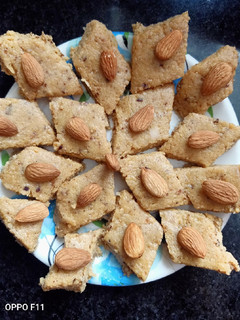 ધી ના કિટા માં થી બનેલી દુધ ની બરફી(Milk Barfi recipe in gujarat રેસીપી મુખ્ય ફોટો
