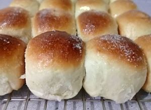 Una foto de PAN PIÑITA Colombiano 🙂🍞 Bollitos de Leche