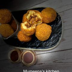 A picture of Stuffed potatoes balls.
