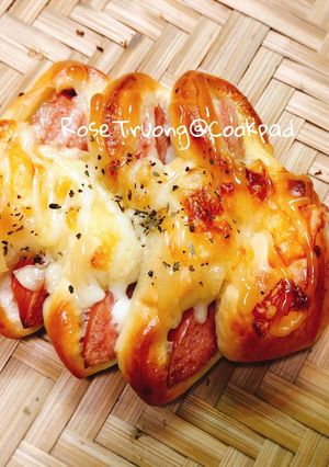 Hình của món Bánh Mì Xúc Xích Bông Lúa.
