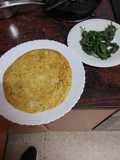 Tortilla de papas y batata con pimientos del padrón