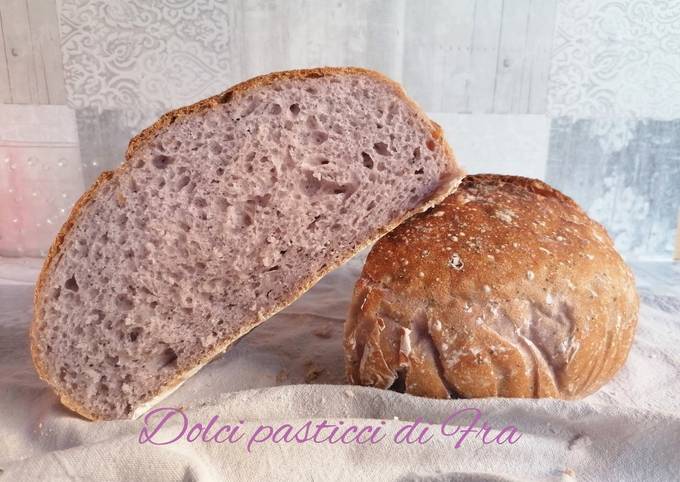 Pane in pentola all'estratto di cavolo viola