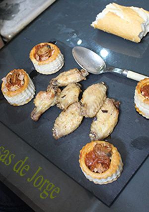 Foto principal de Alitas con volovanes de atún y zamburiñas